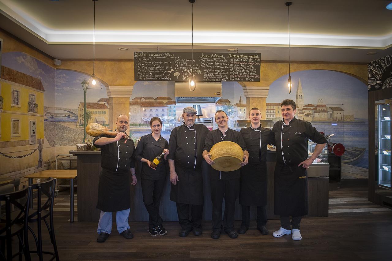 Villa Plaza Boutique Hotel & Spa Прешов Экстерьер фото